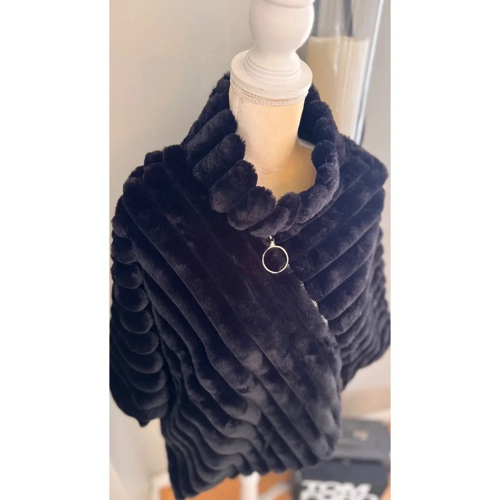 La Fiorentina Faux Fur Wrap Poncho, Black Fur, Classic & Elegant, NWT